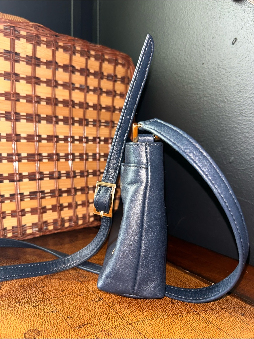 Navy Vintage Etienne Aigner Leather Shoulder Bag Classic Elegance -EUC- - Picture 6 of 13